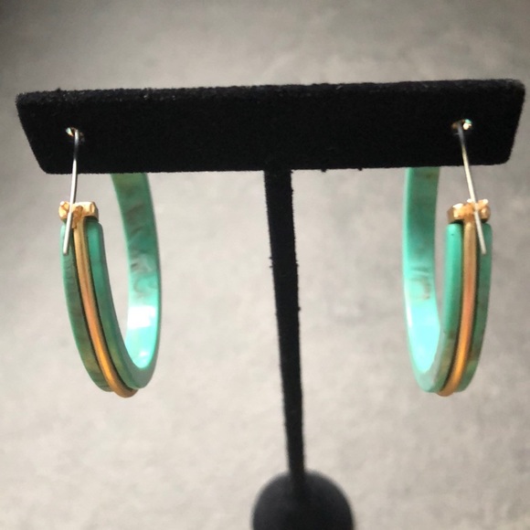 Area hoop earrings - Picture 3 of 5